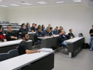 طلاب من مدرسة أجيال الثانوية في يوم تعليمي بالكلية الأكاديمية في يافا